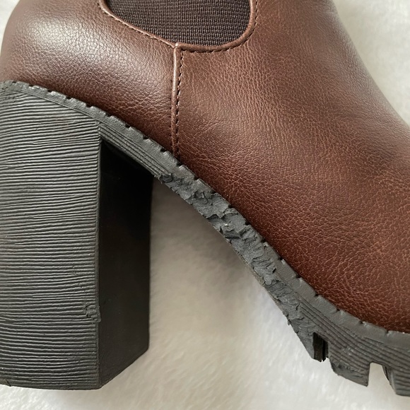 Soda Block Heel Booties. Size 6 1/2. - Picture 6 of 7